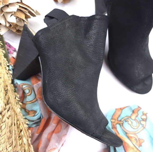 Vince Camuto Black Peep-Toe Ankle Boots Size 7 - Picture 9 of 10